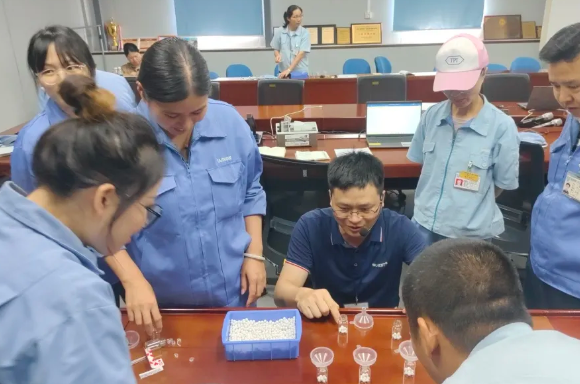 劳模工匠严志球走进对松堂，助力企业提质增效